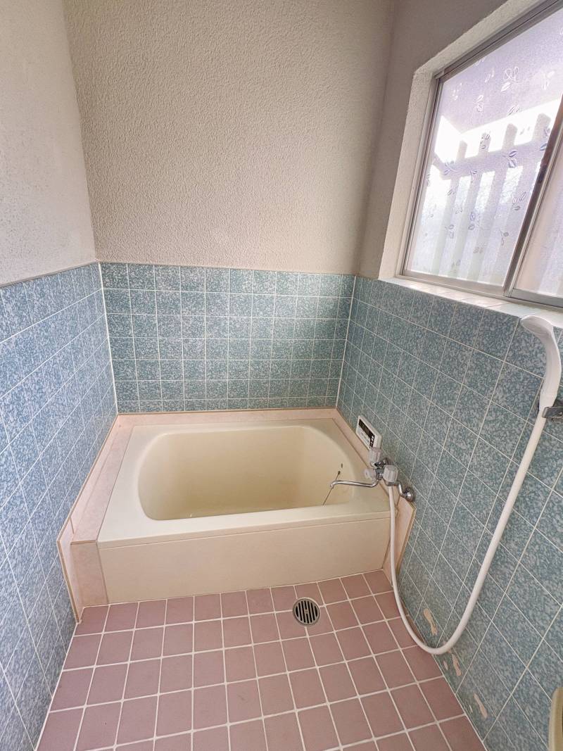 シャワーやたっぷり浴槽で癒されてください