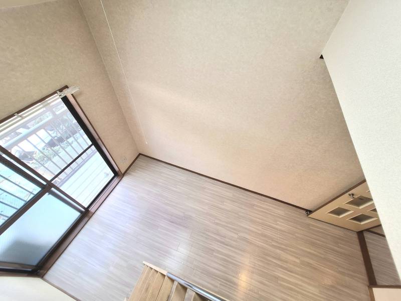 ロフトから見た部屋