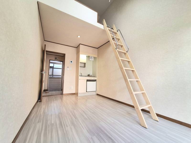 天井高くロフトつき