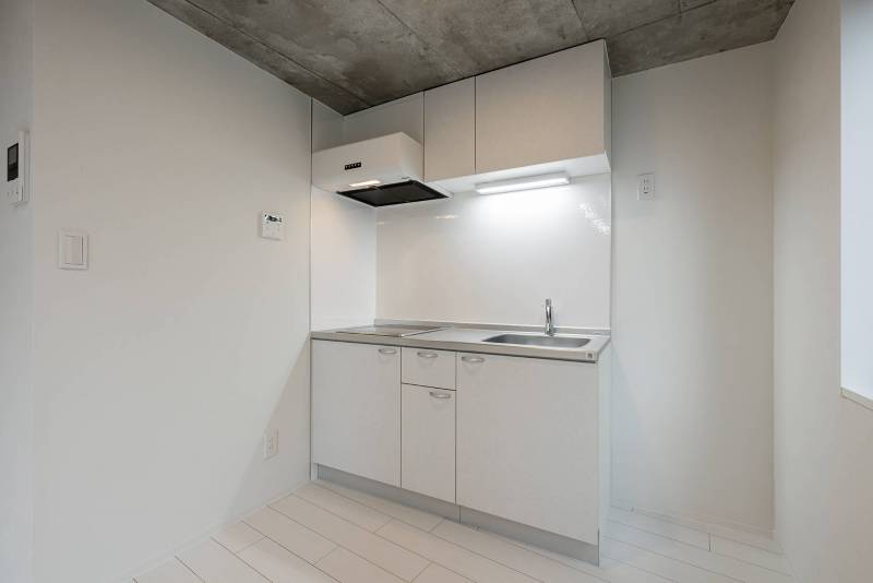 キッチンは冷蔵庫置場もすぐ横で使いやすい