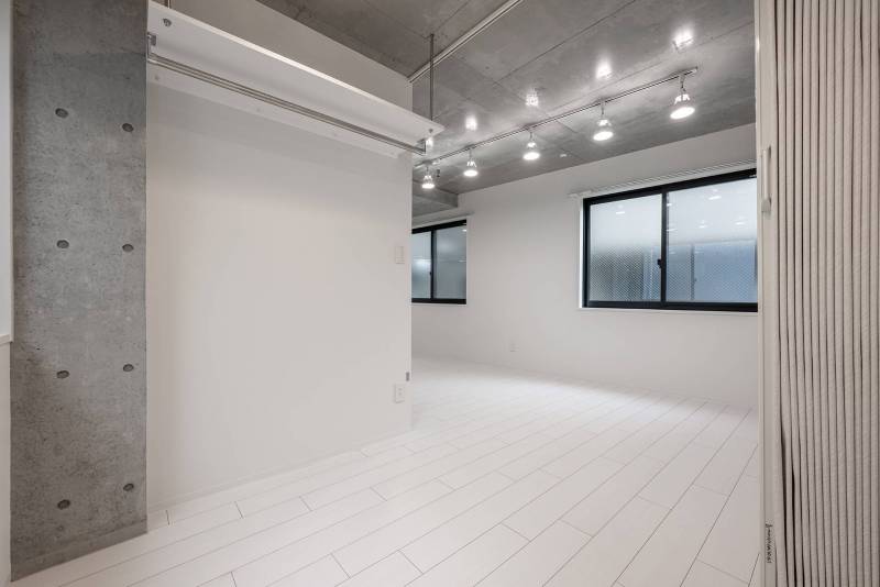 寝室から１LDKを見ると、開放感たっぷりです❗️