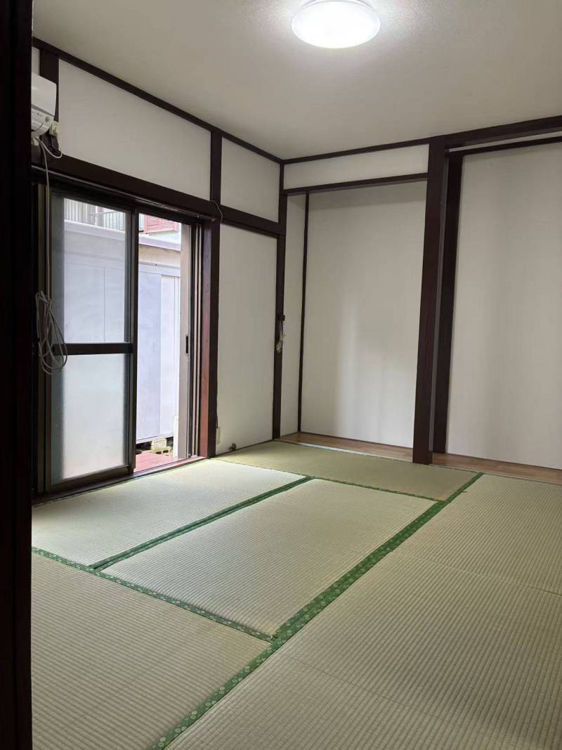 一階居間は畳張替え済み、クーラー設置