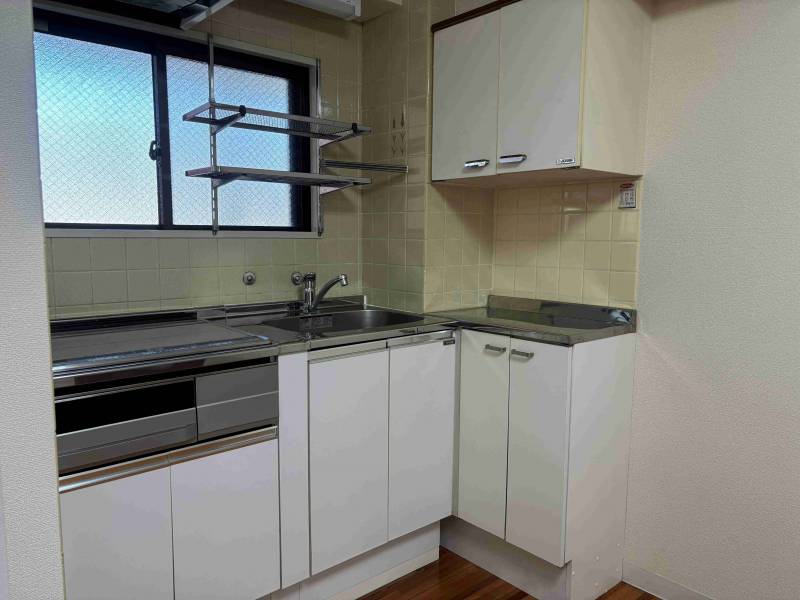 キッチンは窓がついているので調理のにおいもさっぱり