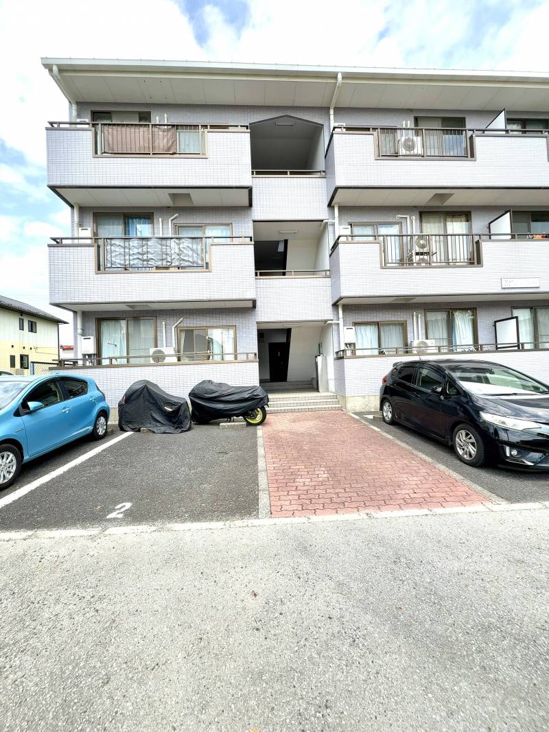 3階右側です