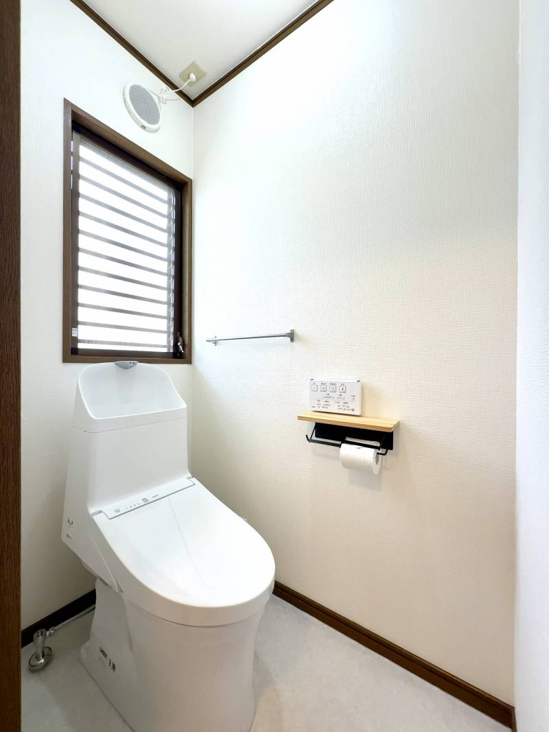 トイレ本体他フルリフォーム実施