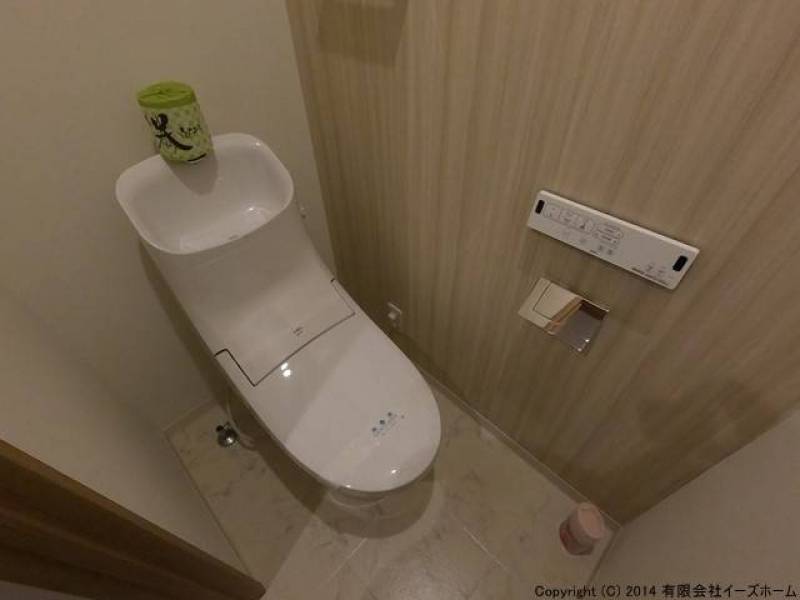 温水洗浄便座付きトイレです