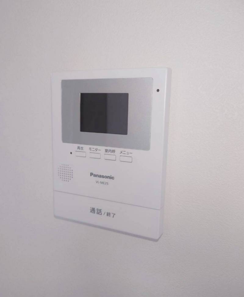 来客時も安心確認。TVモニター付インターホン完備。