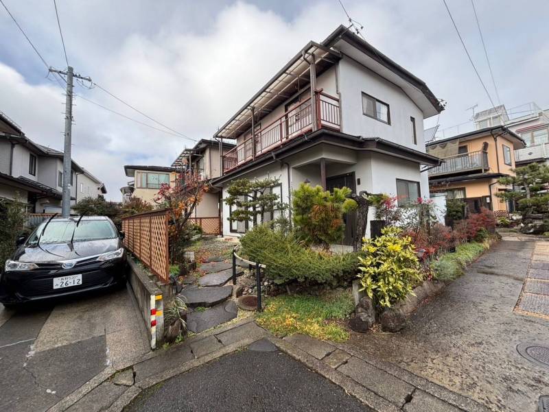 閑静な住宅街
モダンなエントランス