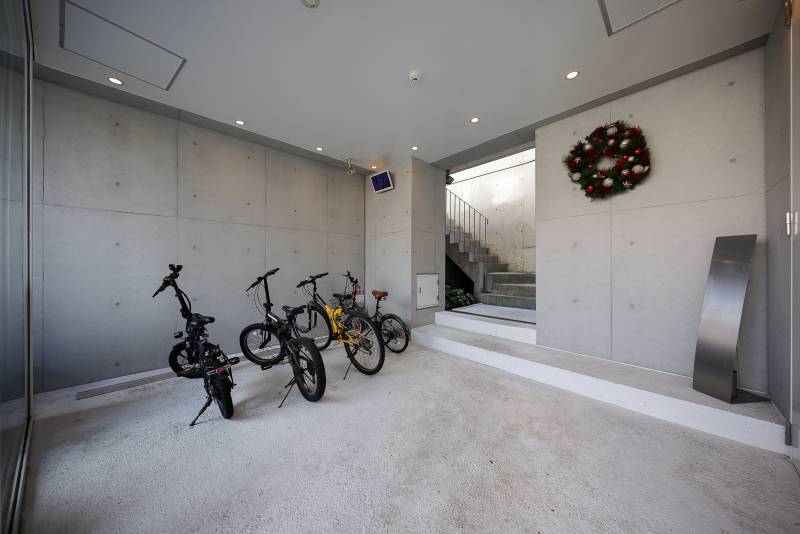 広々エントランス内駐輪場