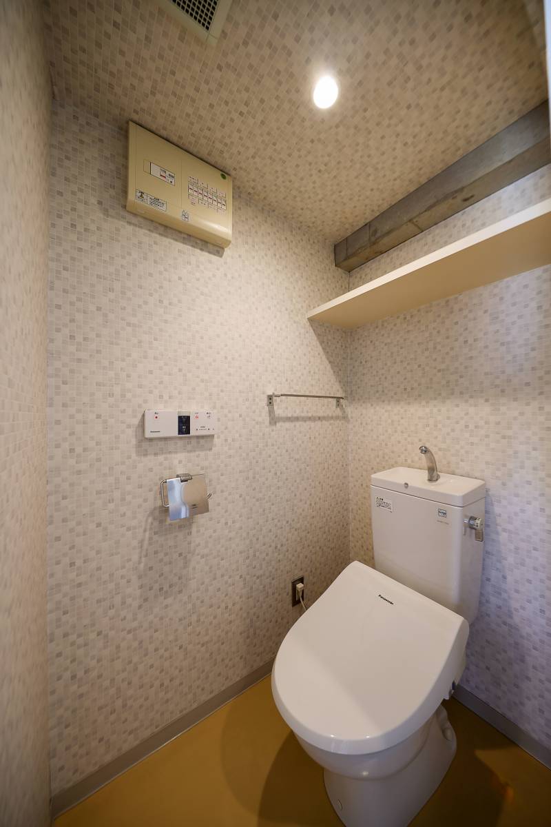 カバーが自動開閉式温水洗浄便座