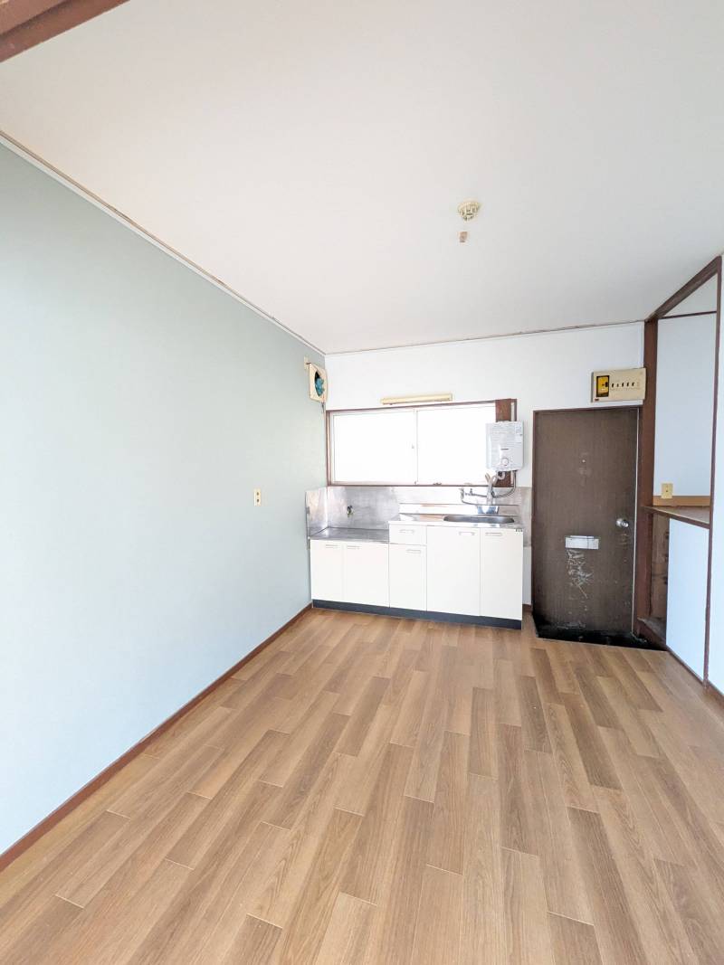 洋室はクロス、アクセントクロス新品張替済です