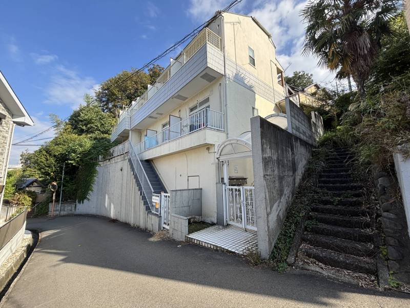 日当たり良好で明るい外観！静かな住宅街で快適な新生活を♪