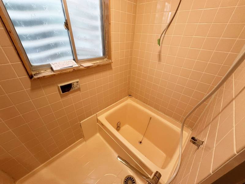 浴室（窓枠塗装・コーキング打変え等を3/12迄に実施予定）