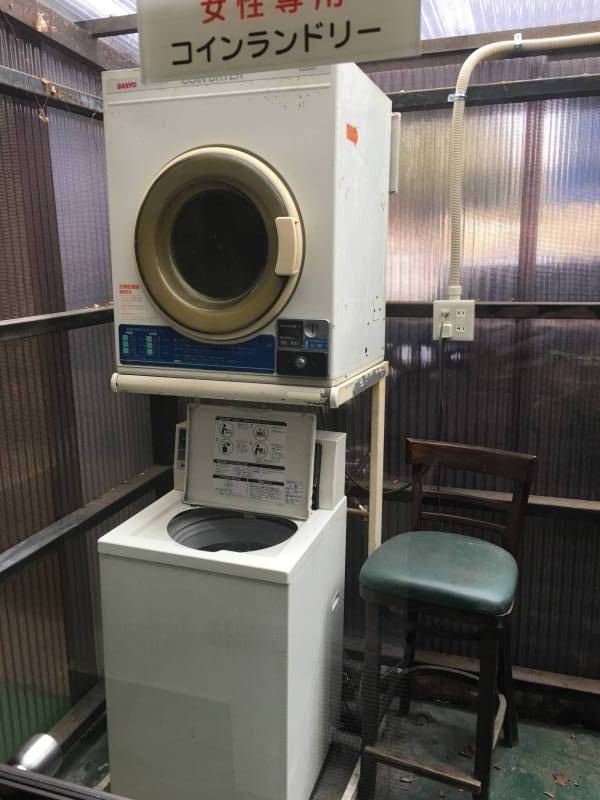 共同のランドリーに加え、女性専用のランドリーも備えています