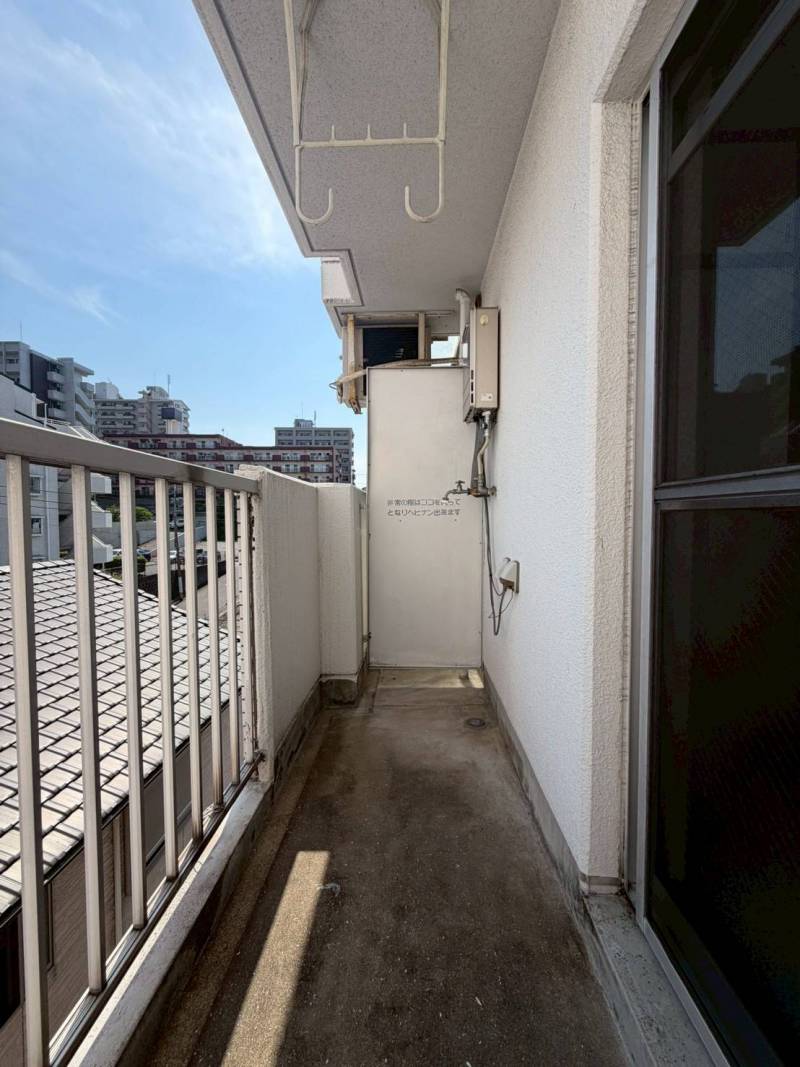 洗濯機置き場のあるバルコニー