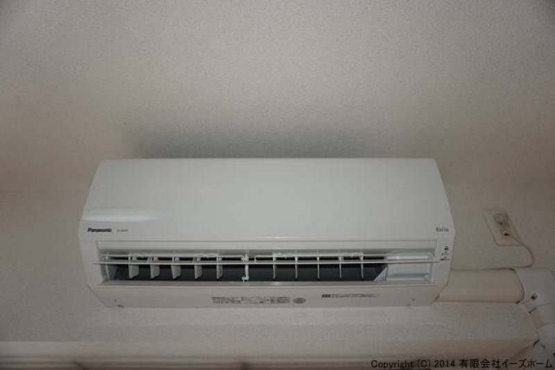 洋室にはエアコンが付いてます。