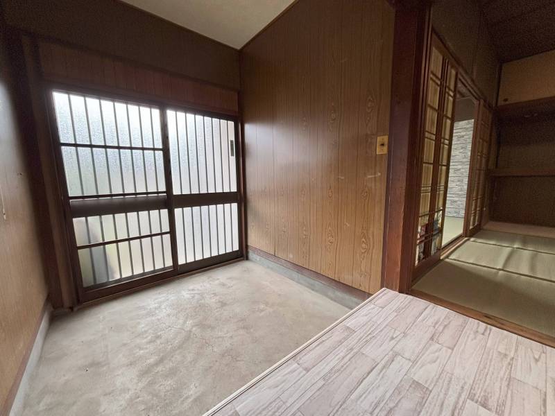広い玄関です。小上がりがあって、入りやすいです。