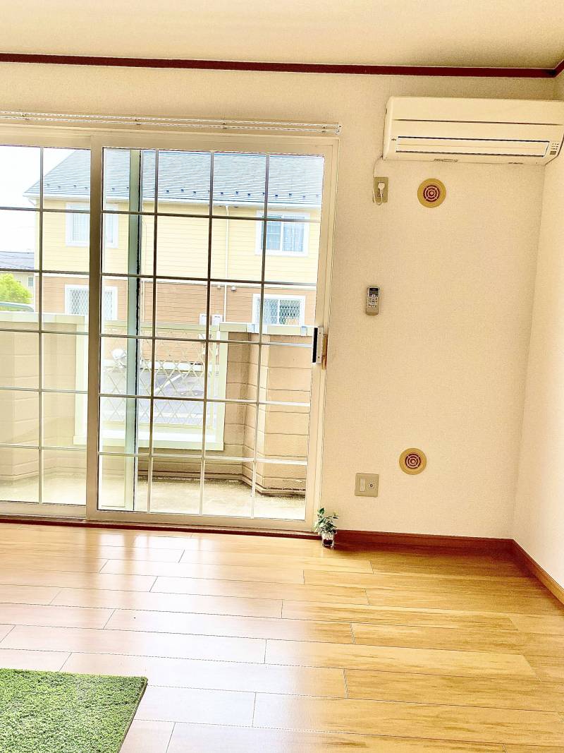 明るい南向き、広々6帖フローリングスペース♪