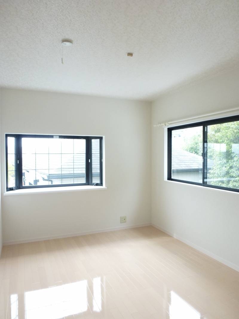 【明るい角部屋洋室】