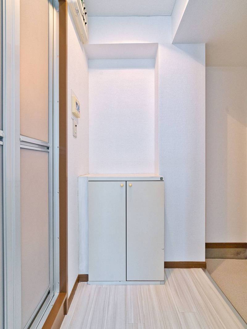 玄関入り口。シューズボックス。