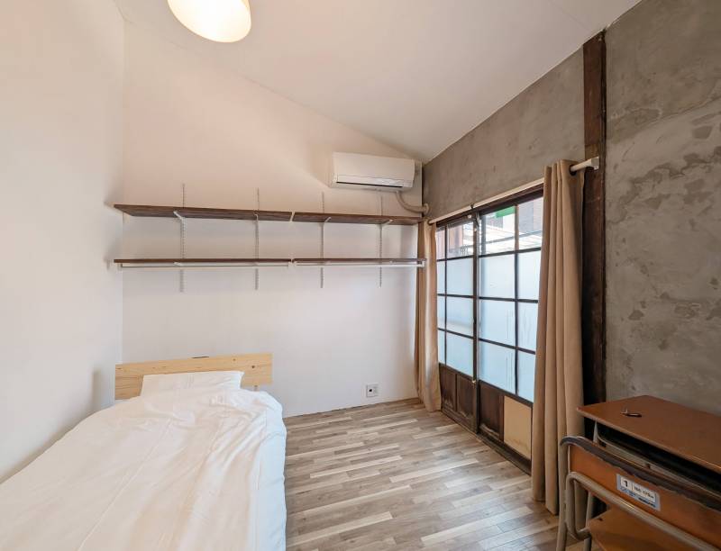 寝具、机＆椅子付き！
Max天高3.6、開放感がイチオシ