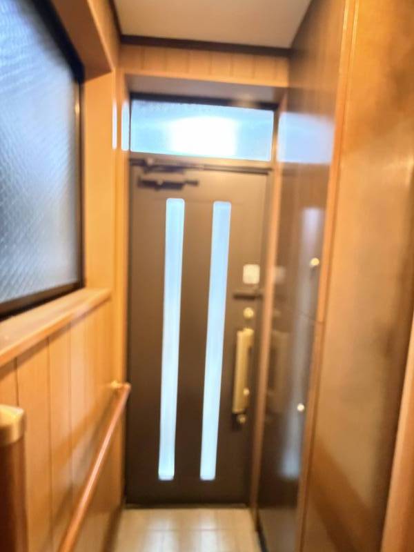 玄関、シューズボックス、窓あり