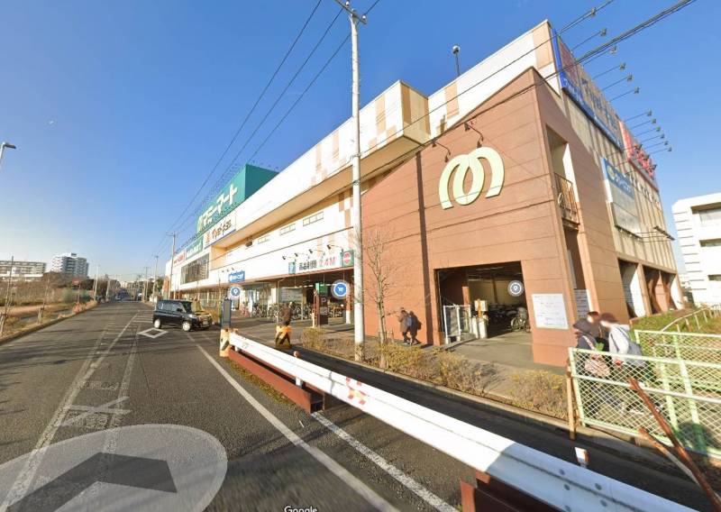 飯山満駅周辺の大型ショッピングセンター。　マツキヨなど
