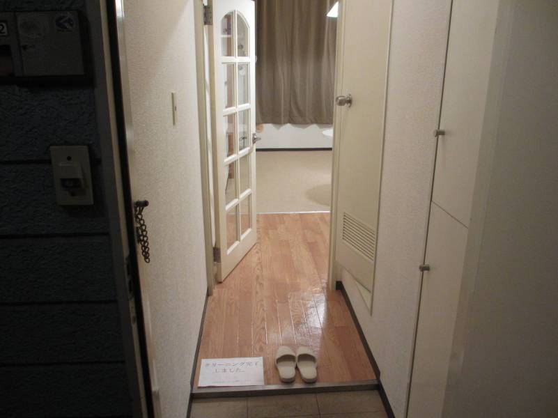 玄関前に居室のドアもありプライバシーＯＫ♬