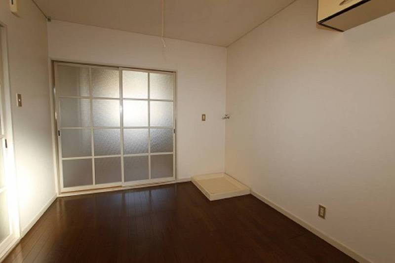 台所    バルコニー方向へ