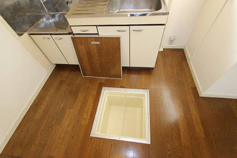 台所  床下収納は便利