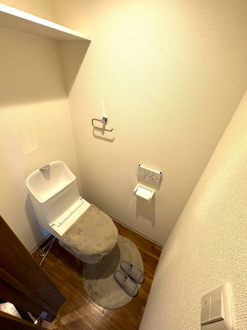 タンク一体型のスッキリしたトイレ♪