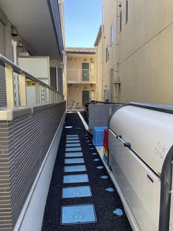 駐輪場と施設内ゴミ置き場