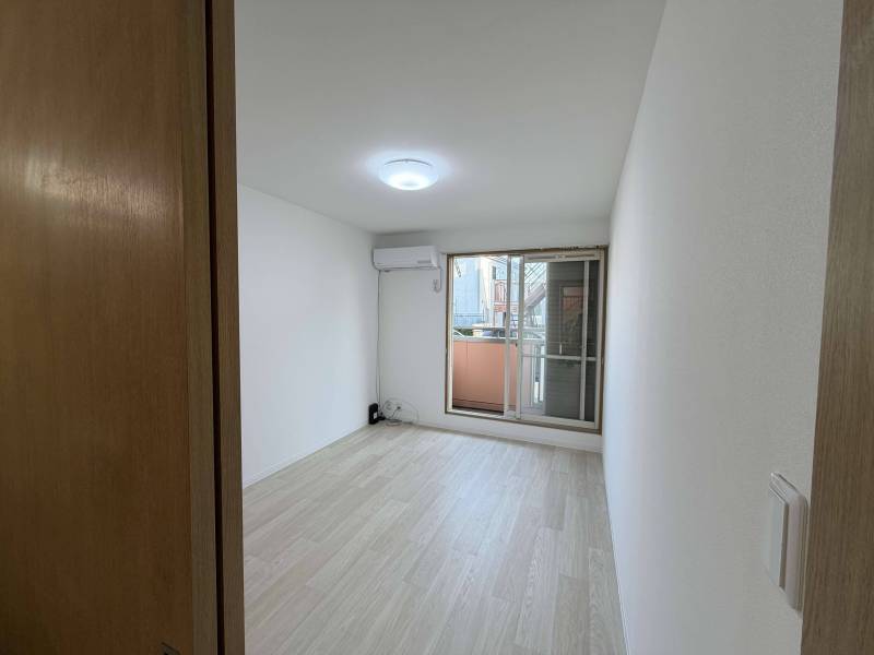 個室も和室を洋室にしてまるで新築です♪