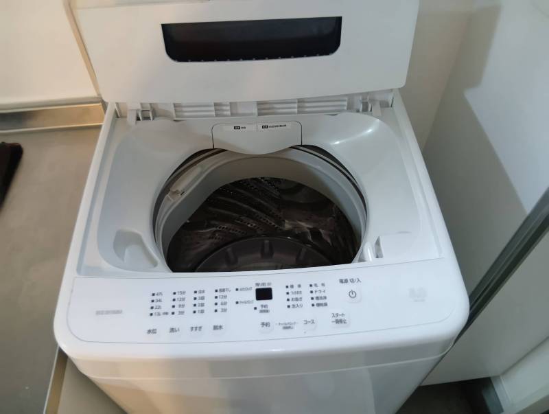 備え付けの洗濯機です。