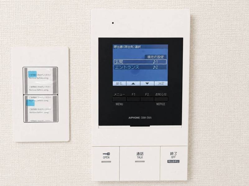 玄関オートロックと連動するTVモニターホンへ交換済です。