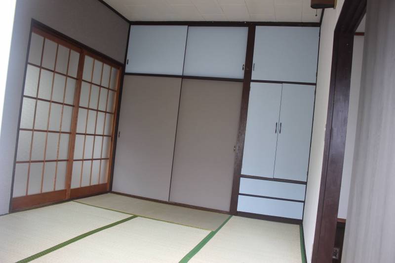 静かに寛げる２Fの６畳和室