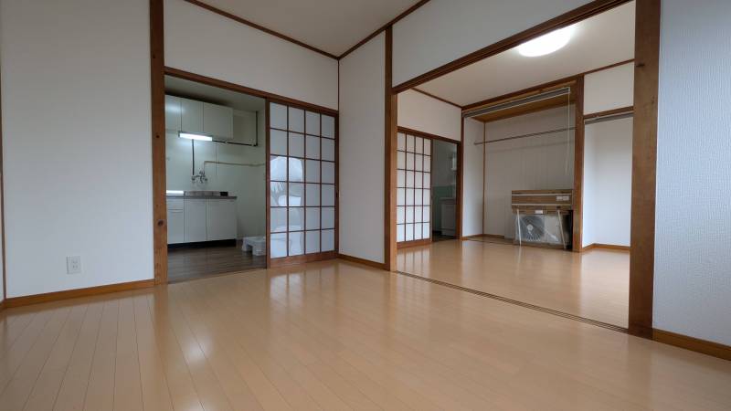 ５．５帖の広々とした西側洋室。