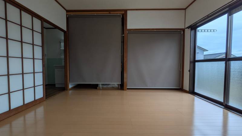 ７．８帖の広々とした東側洋室。収納もたっぷり。