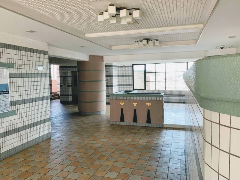 毎朝管理会社が清掃してくれているエントランスです。