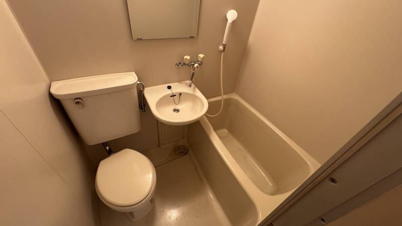 コンパクトで使いやすいバストイレ。