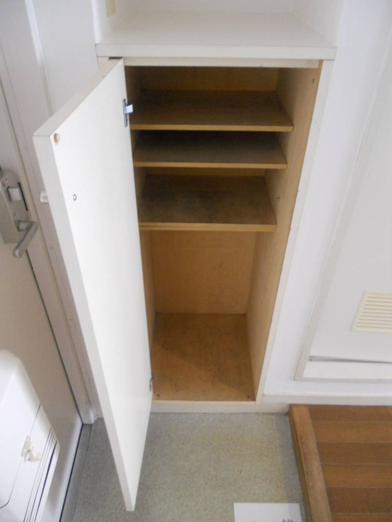 玄関の靴入れも広め