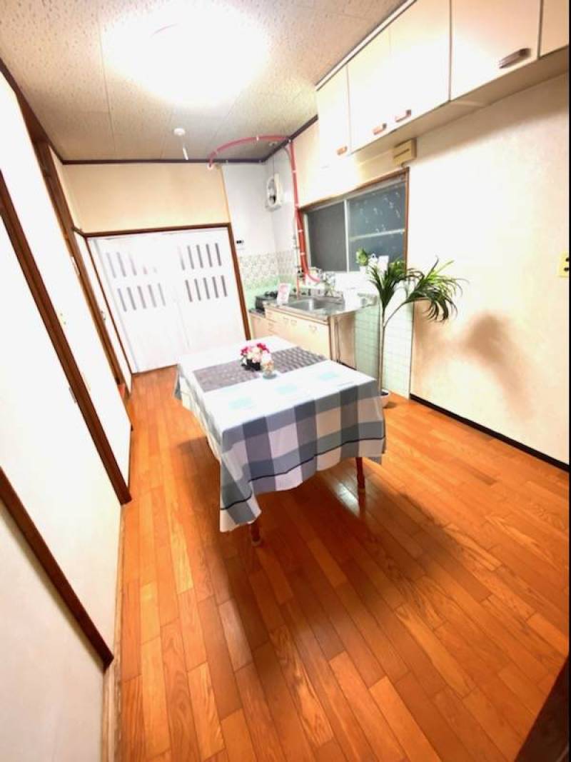 テーブル等あり。