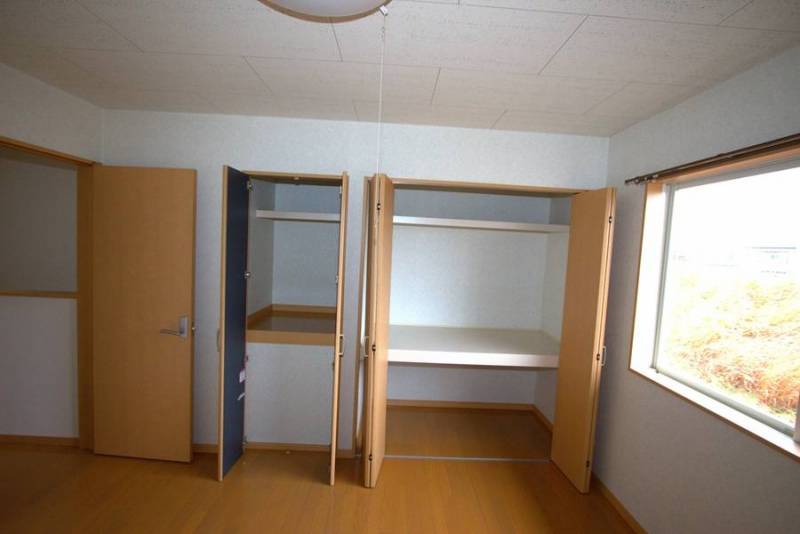 ２階７帖　大きな収納庫で使いやすい。