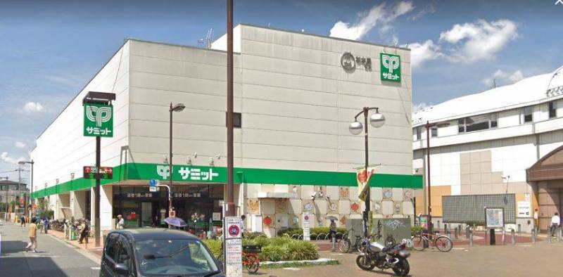 喜多見駅前　スーパーサミットは深夜1時まで営業してます。