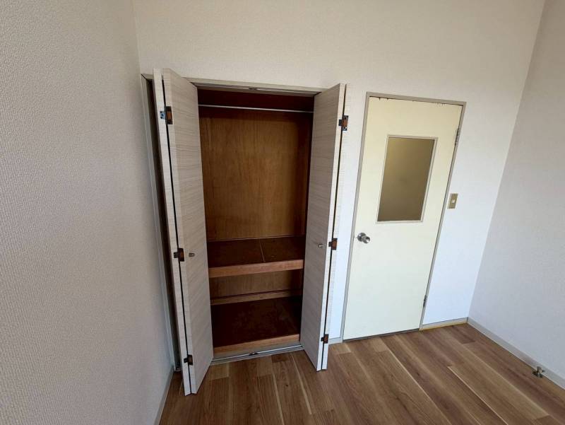 奥行きのあるクローゼット。お部屋の荷物をスッキリ収納！