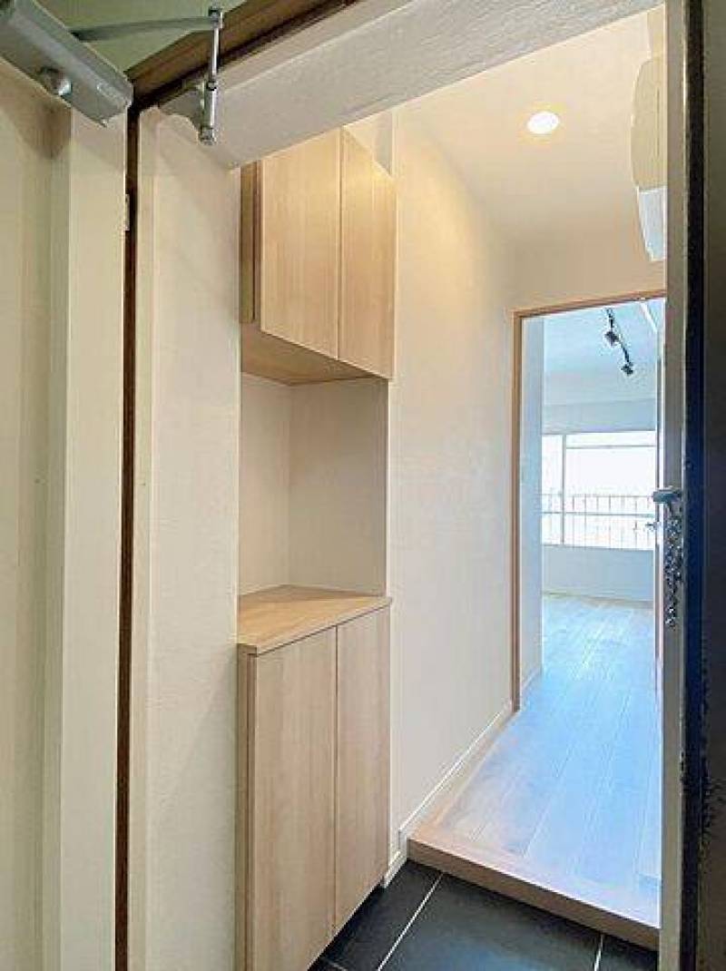 玄関にはシューズボックスあり。