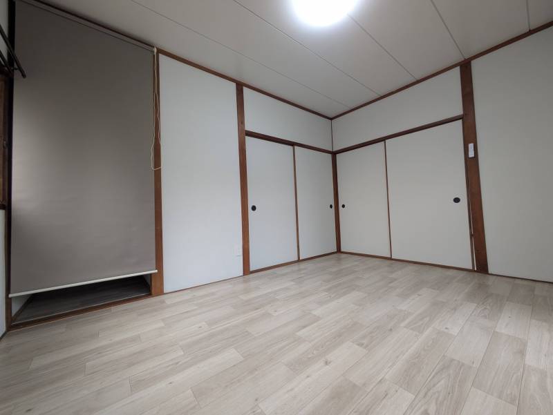 採光たっぷりの広々とした6.0帖の南側洋室。