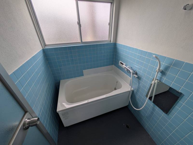 【新品】
浴槽
シングルレバー水栓