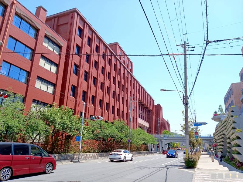 龍谷大学深草学舎、北門から2分(写真は南側・正門)