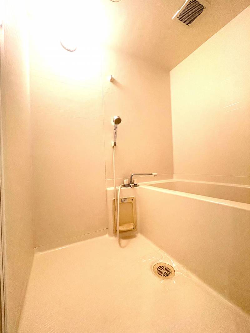 ゆったり入れるバスルーム。毎日の疲れをリセット
